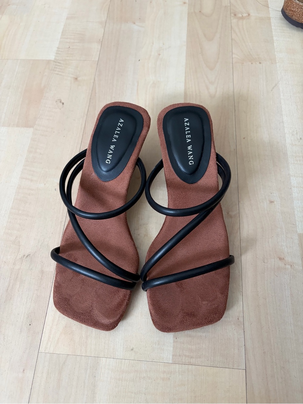 Azalea Wang Black Square-Toe Sandals